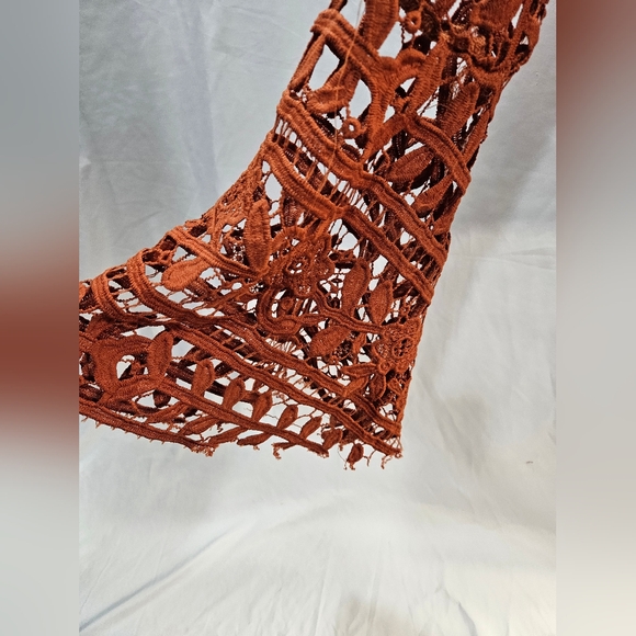 Windsor Cute Rust Cutout Lace Top Small - Picture 3 of 5